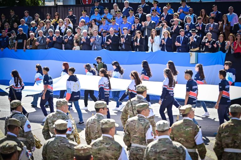 Lee más sobre el artículo San Luis se prepara para el desfile del 2 de abril con una participación récord de escuelas