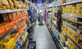 En Argentina, se necesita más de un millón de pesos para no ser pobre