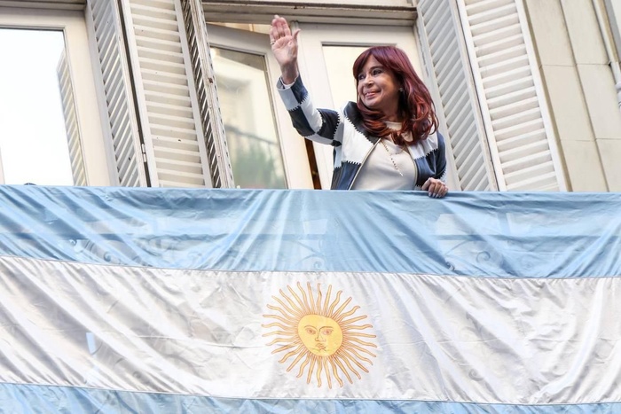 En este momento estás viendo Los abogados de Cristina Kirchner pidieron la prisión domiciliaria