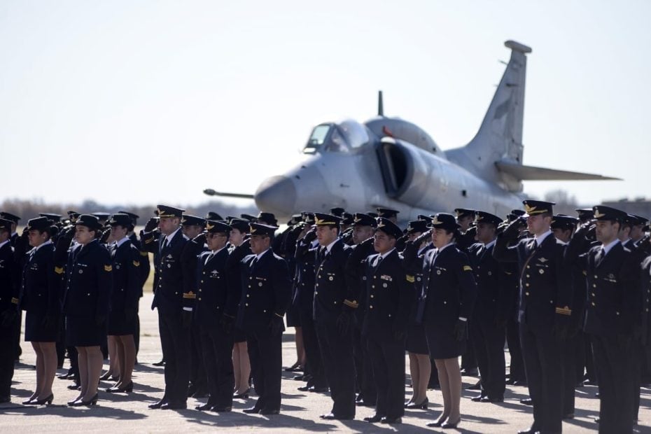 En este momento estás viendo Villa Mercedes celebra el 113° aniversario de la Fuerza Aérea Argentina con un homenaje musical