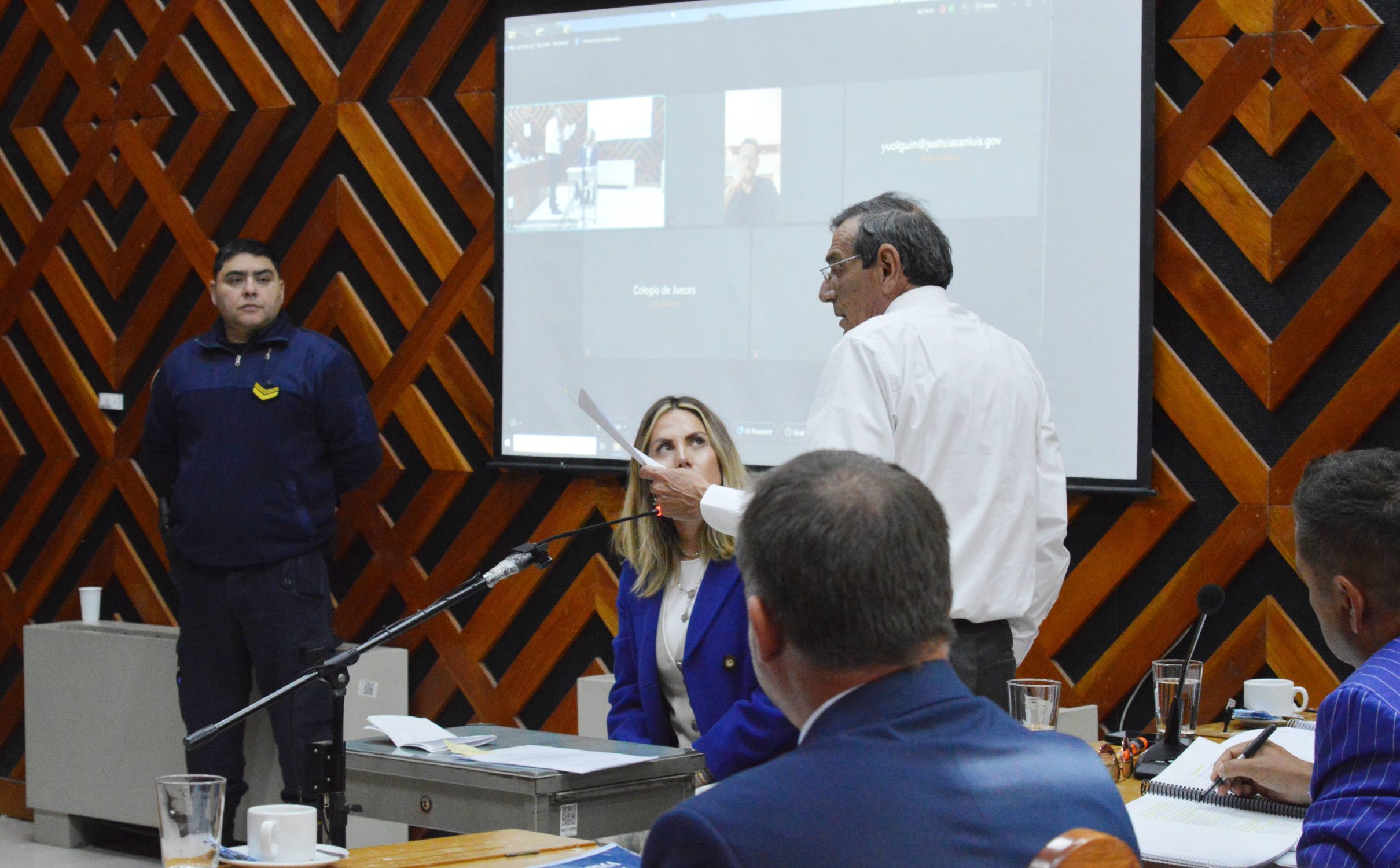 En este momento estás viendo Comenzaron a juzgar a dos personas por difundir vídeos íntimos de una mujer