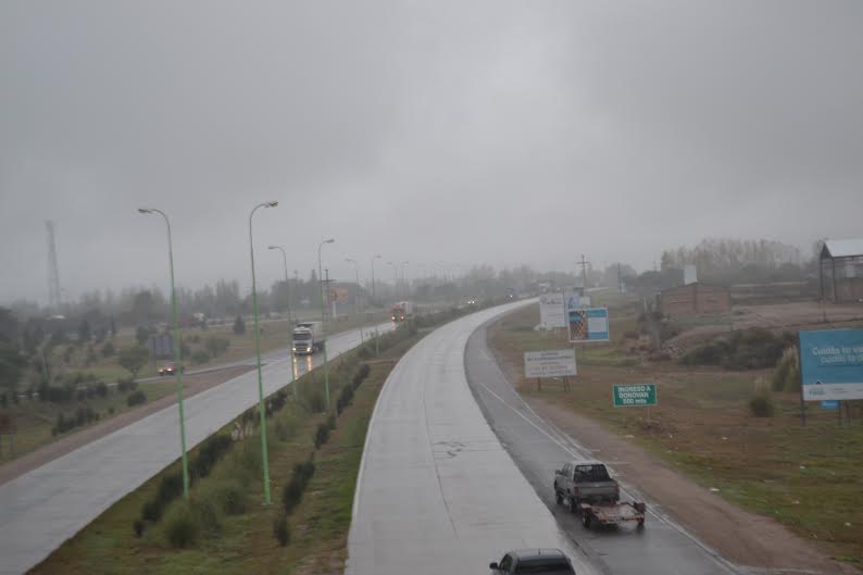 Lee más sobre el artículo La semana comienza con lloviznas, niebla matutina y frío