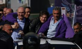 Violento ataque a la caravana de Javier Milei en Lomas de Zamora
