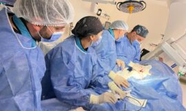 Realizaron por primera vez un procedimiento para tratar lesiones en las arterias coronarias