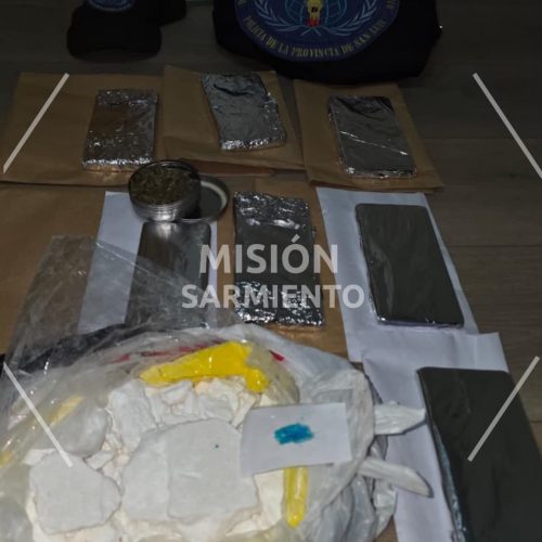 En este momento estás viendo Desarticularon una organización dedicada a la venta de drogas en la Costa de los Comechingones y el Valle del Conlara, se incautó droga valuada en más de $20.000.000 y detuvieron a 11 personas