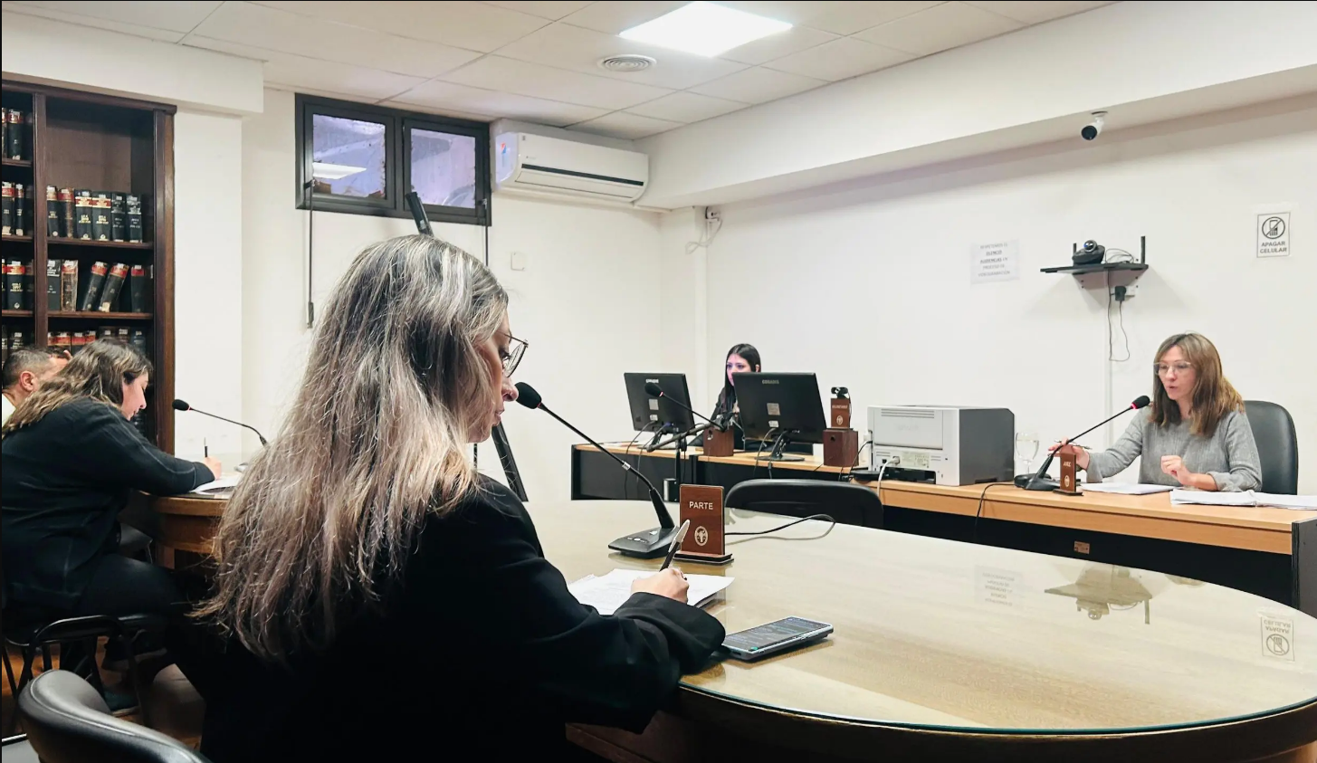 Lee más sobre el artículo Golpeó a su pareja y abusó de una de sus hijas, pero no irá preso