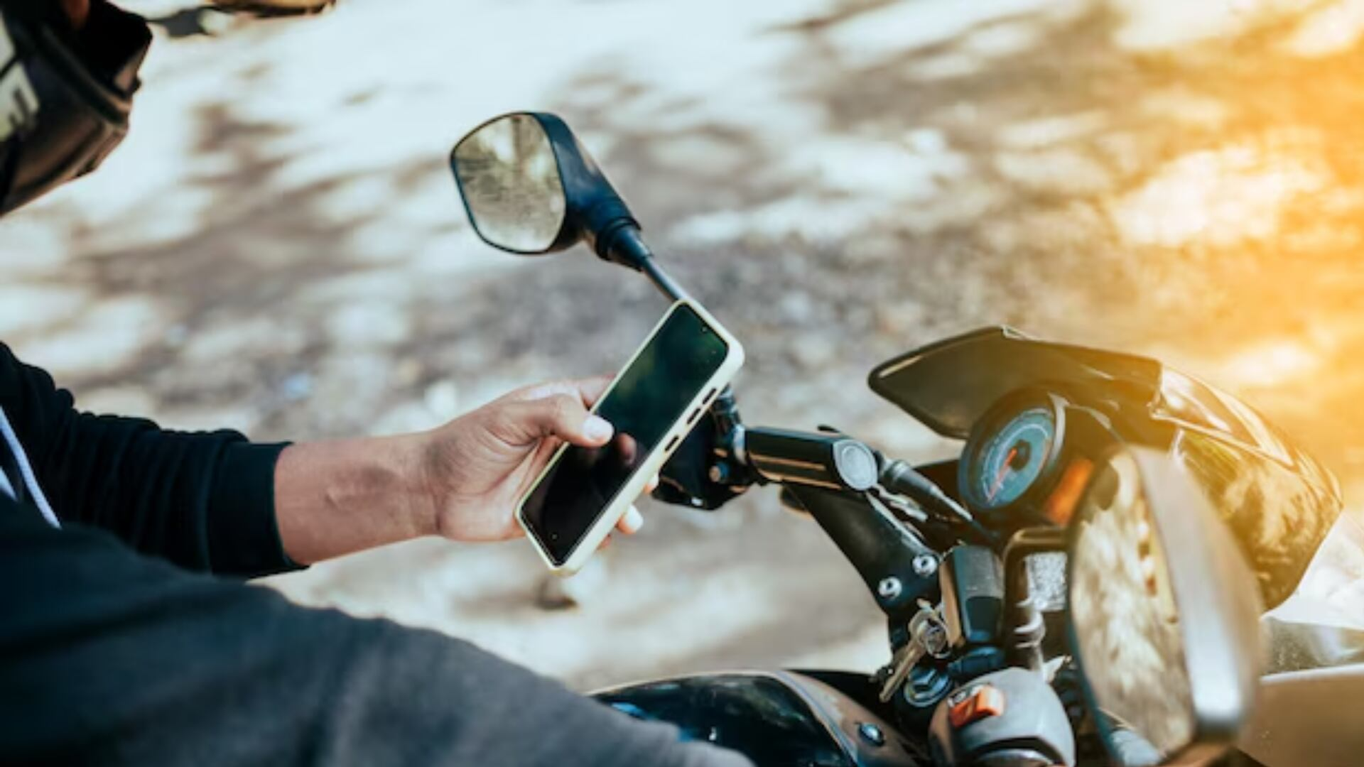 En este momento estás viendo Dos de cada cinco motociclistas usan el celular al manejar y crece el riesgo vial