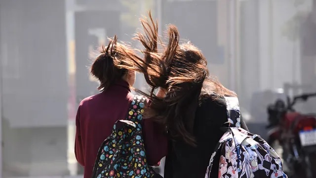 Lee más sobre el artículo Pronosticaron un jueves con 28° y ráfagas que podrían superar los 70 km/h
