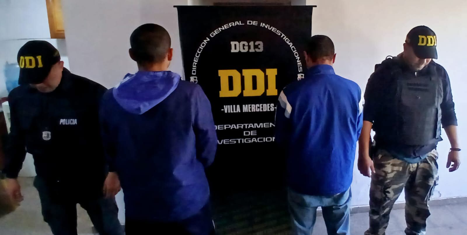 En este momento estás viendo La policía detuvo a dos personas sospechadas de realizar un robo en un local de venta de materiales de construcción