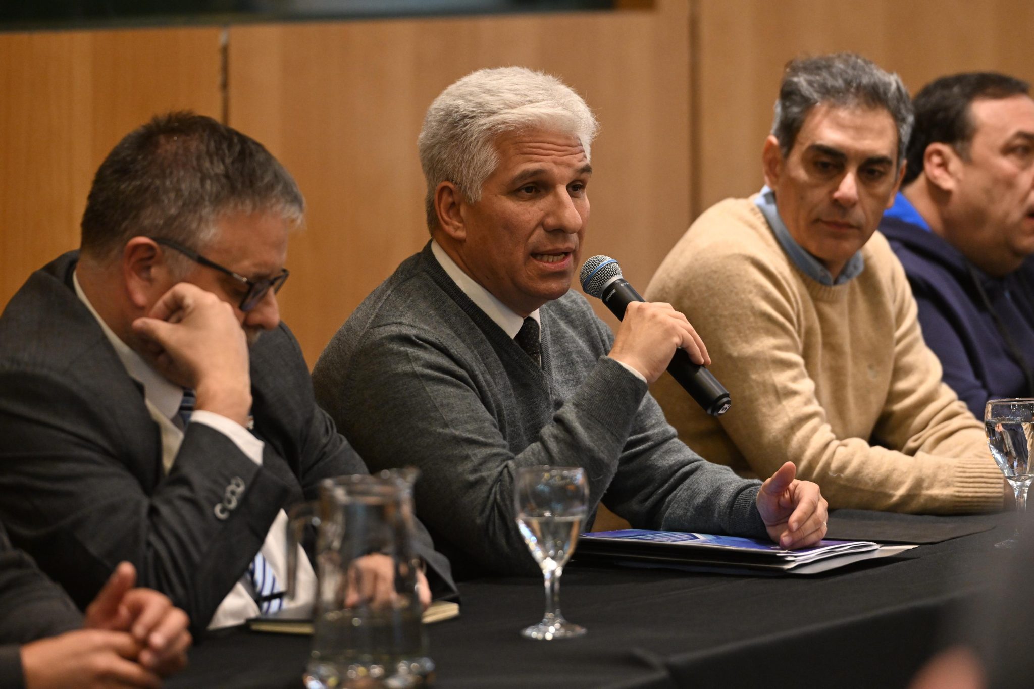 En este momento estás viendo El Gobierno presentó un proyecto de ley para prorrogar la emergencia económica y poder pagar salarios