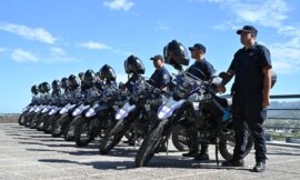 El Gobierno entregó motos 0km, chalecos antibalas y sumó nuevos efectivos a la Policía