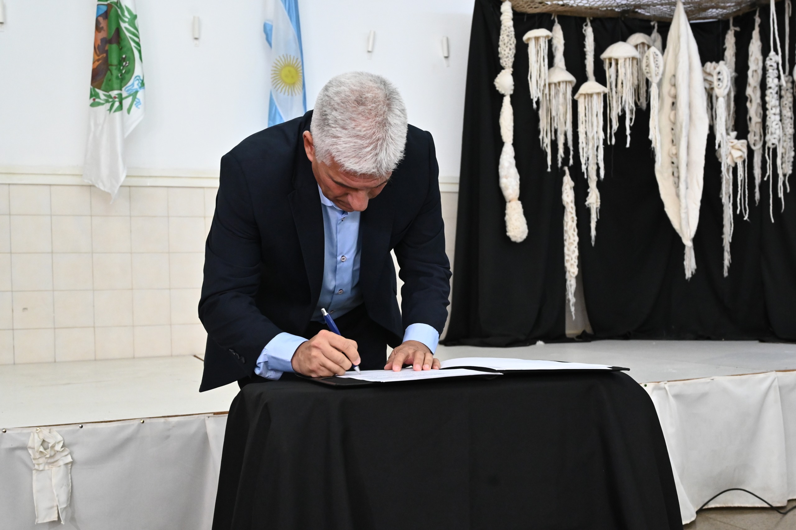 En este momento estás viendo Poggi firmó el decreto de adjudicación de obra para ampliar el Hospital de Salud Mental