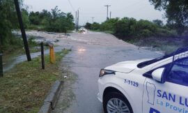 La Policía advierte sobre crecidas de ríos y cortes preventivos tras las intensas lluvias