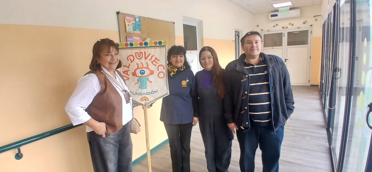 Lee más sobre el artículo Solidaridad en red: el Rotary Club entregó materiales artísticos a la Fundación Valduvieco