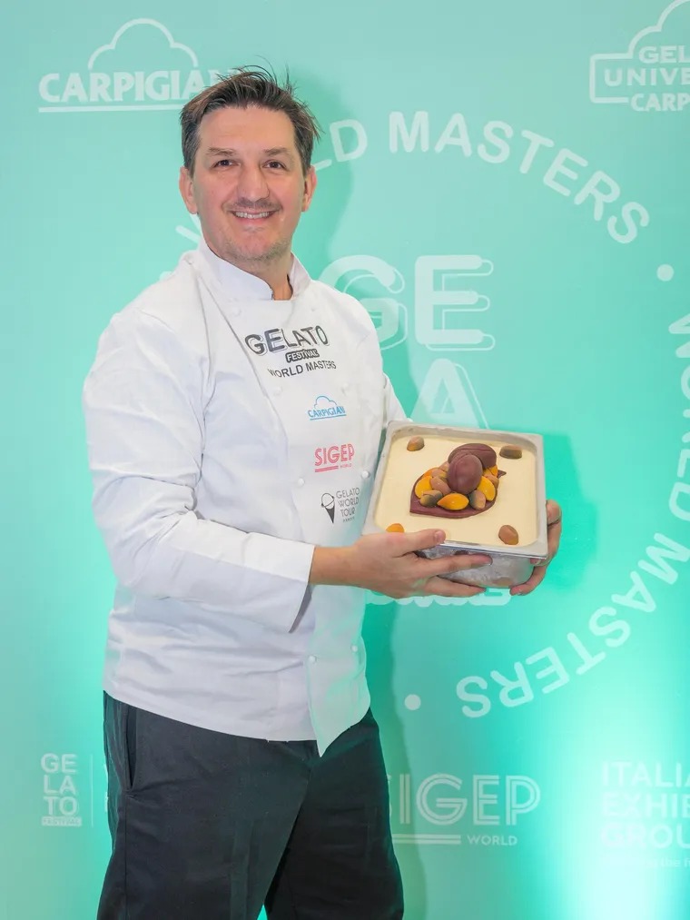 Lee más sobre el artículo Orgullo nacional: un maestro heladero de Pergamino representó a la Argentina en el Mundial del Gelato