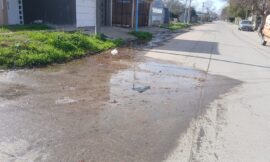 Vecinos reclaman por una prolongada pérdida de agua potable en Rafael Cortez y Olloqui