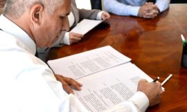 Poggi presentó un proyecto para desendeudar a las familias y estimular el consumo en San Luis