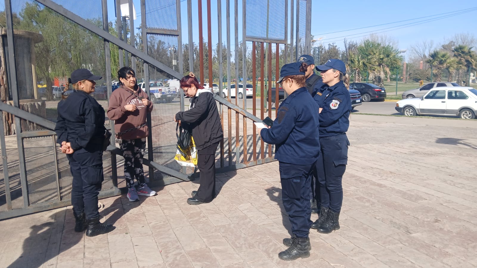 En este momento estás viendo Se encadenó frente a Fiscalía para exigir la devolución de su vivienda usurpada hace casi dos años: “Quiero que me devuelvan mi casa”