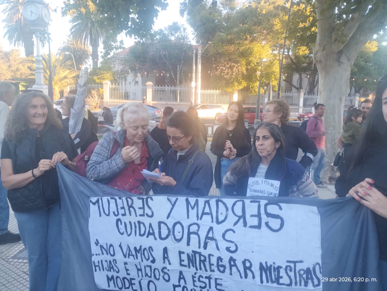 En este momento estás viendo Familias y trabajadores de discapacidad vuelven a movilizarse en San Luis: reclaman por las prestaciones