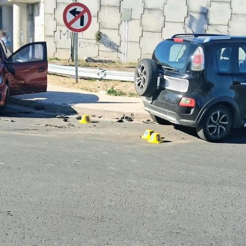 Lee más sobre el artículo Dos personas heridas tras un choque entre dos automóviles en la ciudad de San Luis