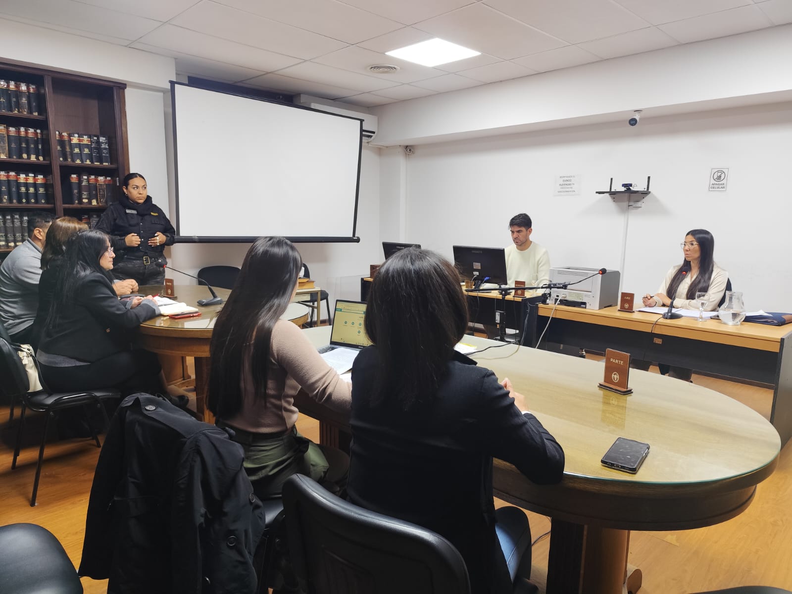 Lee más sobre el artículo Juicio abreviado: condenaron a un policía por agredir y amenazar a su pareja con su arma reglamentaria