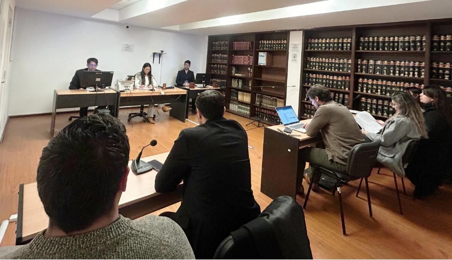 Lee más sobre el artículo Fue denunciado por abusar de su hija, pero no irá preso: no podrá salir del país pero sí de la provincia