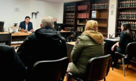 Los Molles: imputaron a una mujer que mató con una botella de vidrio rota a su esposo