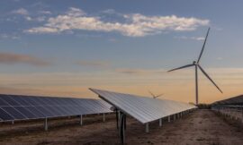 Energía renovable: San Luis inaugura el primer parque eólico-solar híbrido del país