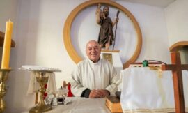 El Padre Nolo: la historia del cura que se sacaba los zapatos por el otro